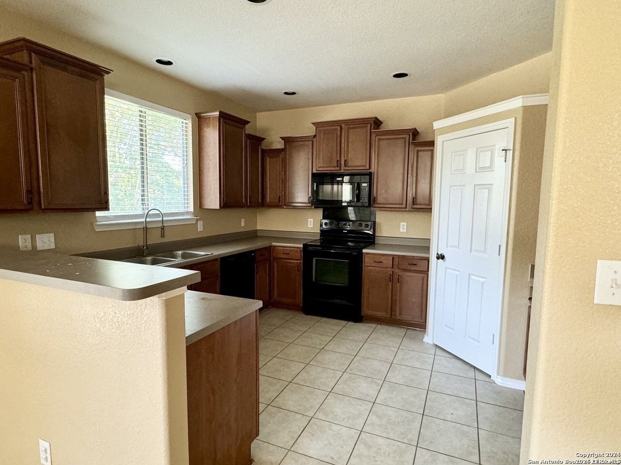 1218 Cresswell Cv - Photo 5 of 11