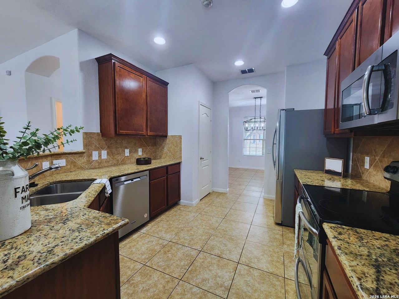 209 Town Creek Way - Photo 4 of 40