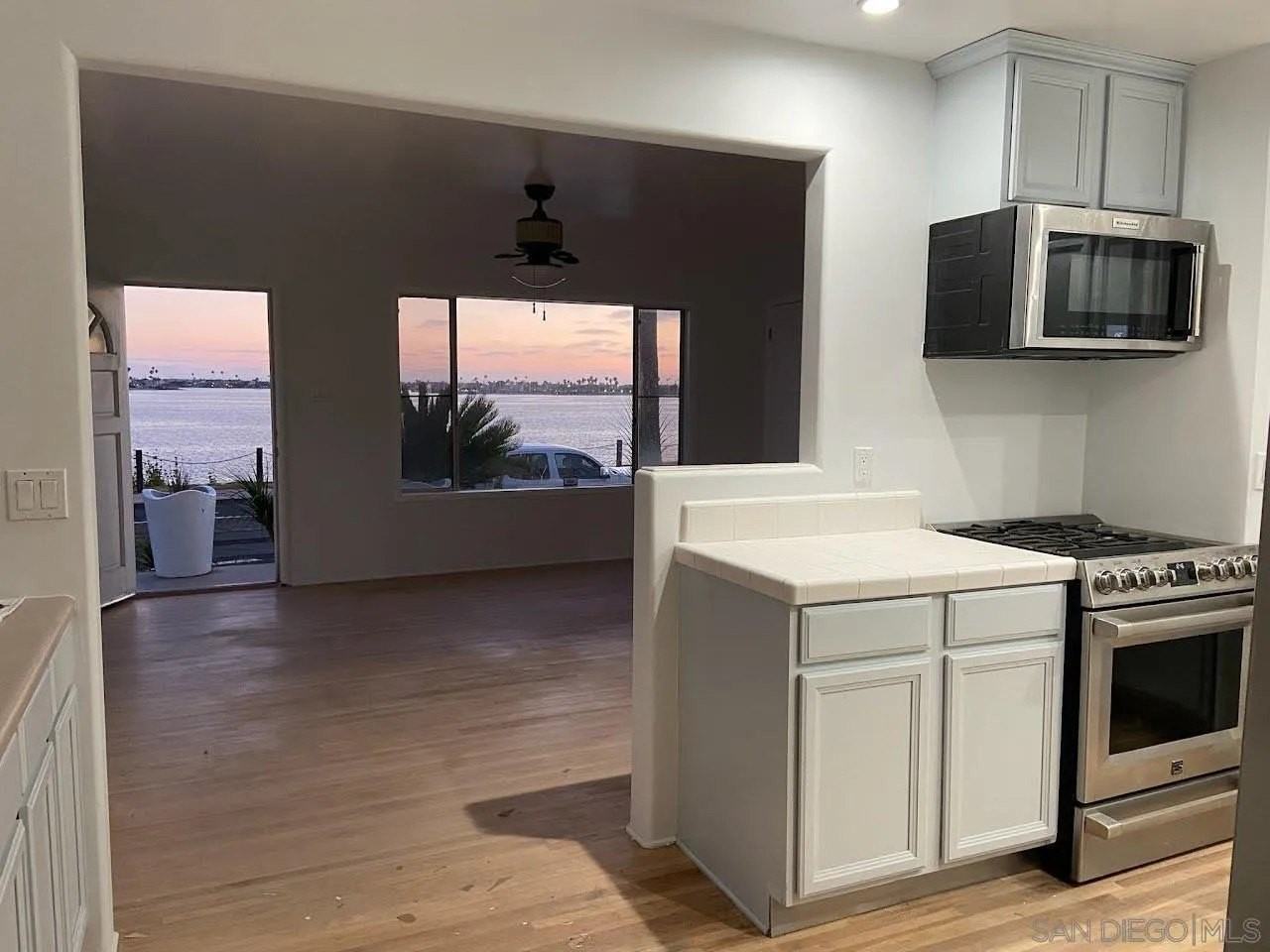 3403 Riviera Dr - Photo 2 of 36