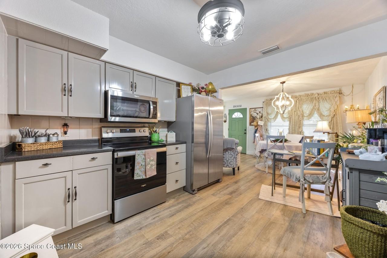 229 Ne 1st St - Photo 5 of 32