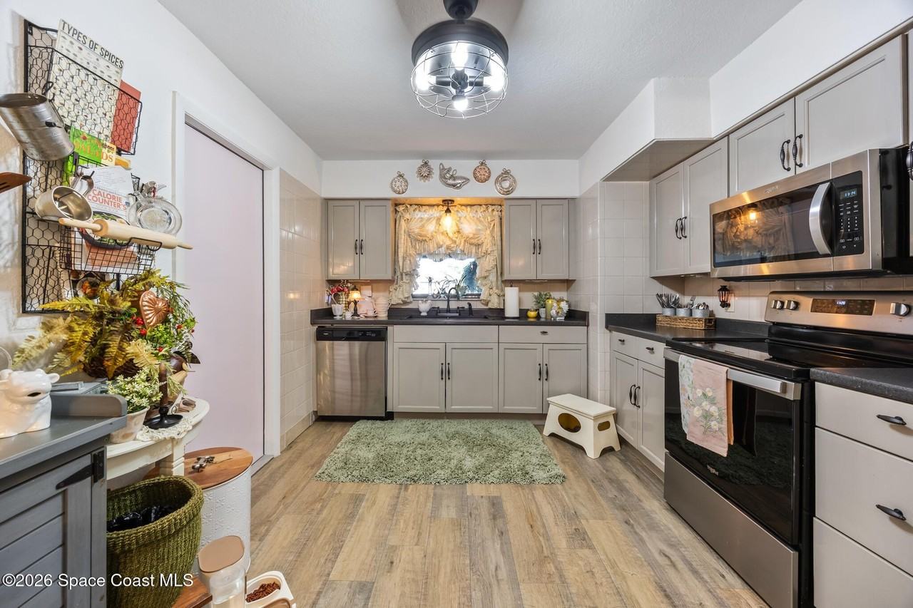 229 Ne 1st St - Photo 6 of 32