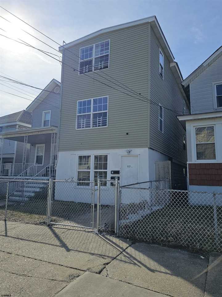 522 N Indiana Ave - Photo 2 of 15