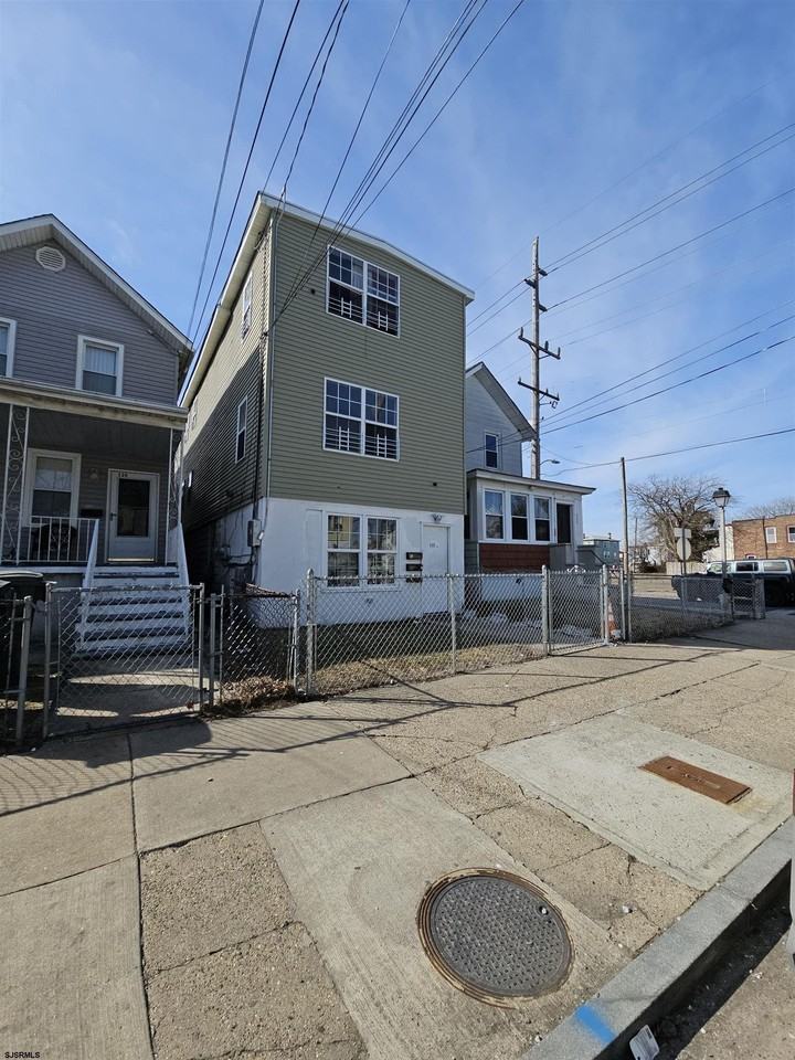 522 N Indiana Ave - Photo 3 of 15