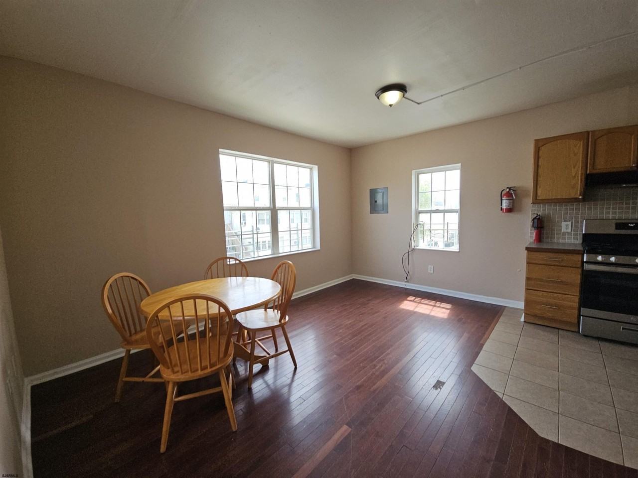 522 N Indiana Ave - Photo 6 of 15