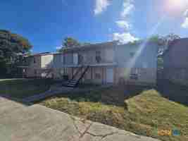 featured image of 2004 Cedarhill Dr #C