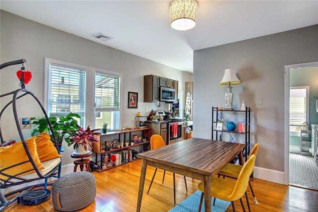 220 Carpenter St #2 - Photo 3 of 24