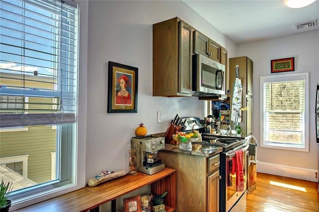 220 Carpenter St #2 - Photo 6 of 24