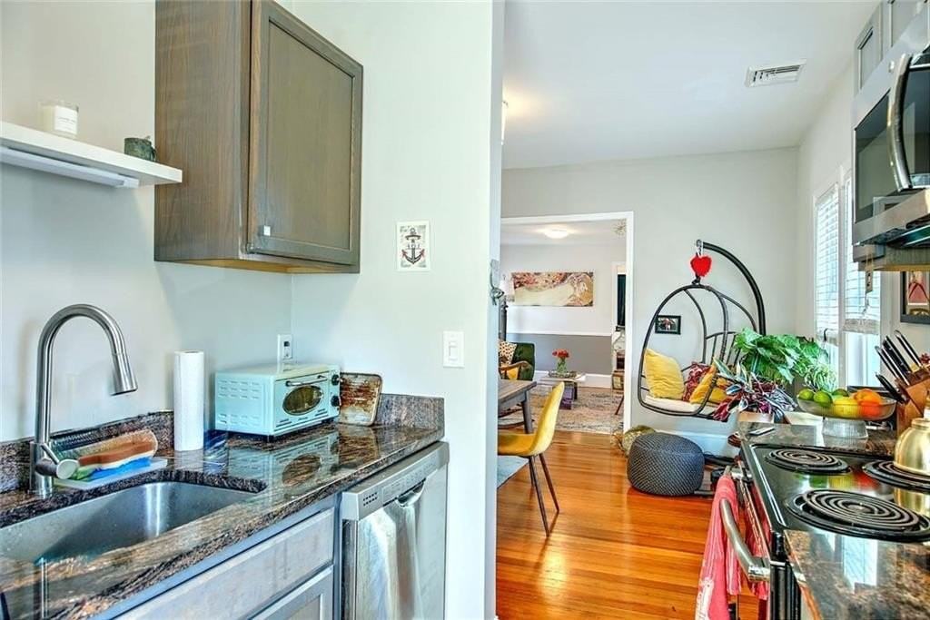 220 Carpenter St #2 - Photo 7 of 24