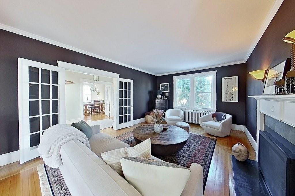 27 Cranston Ave - Photo 7 of 49