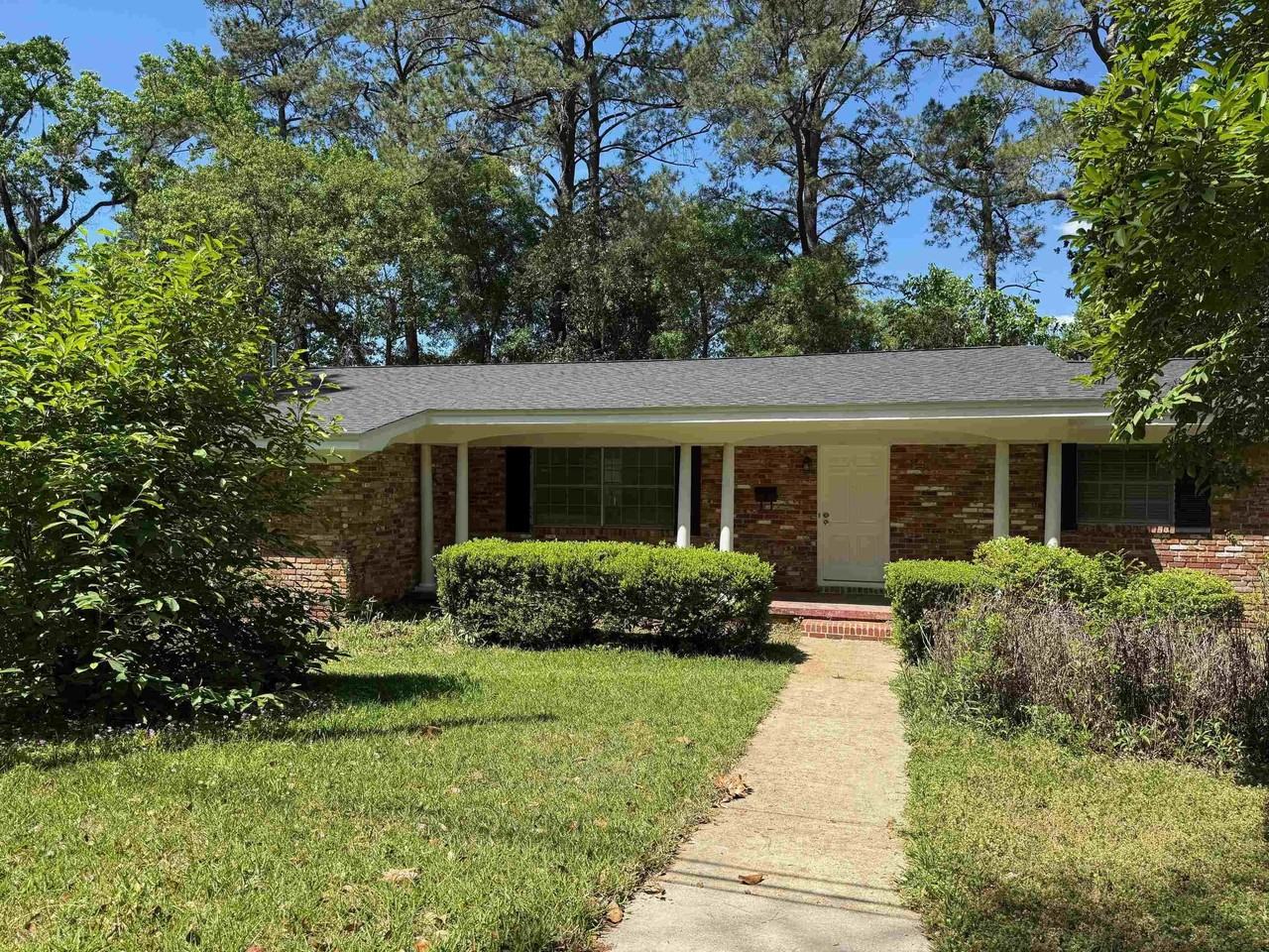 704 Hillcrest St - Photo 2 of 3