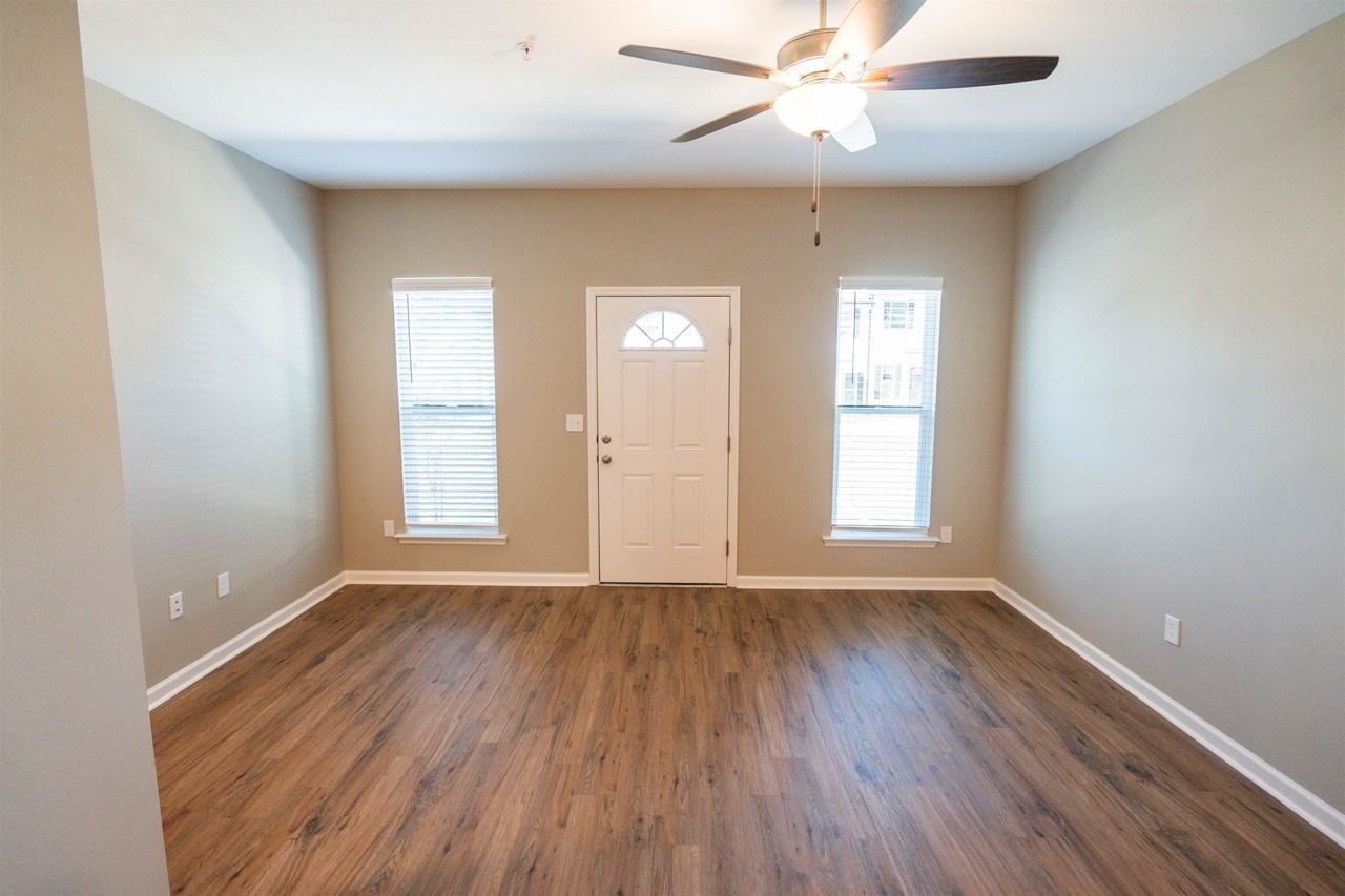 2250 Del Carmel Way - Photo 4 of 27