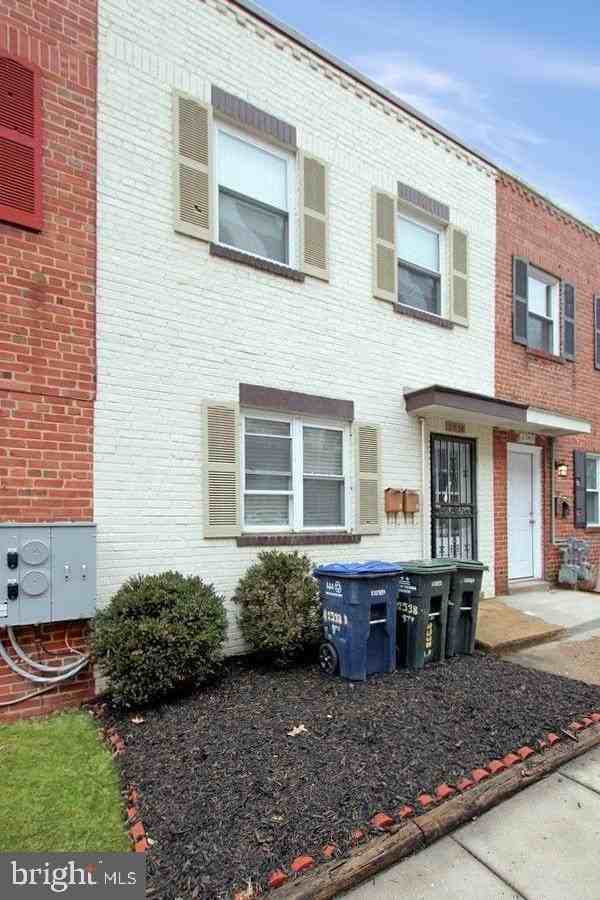 2538 9th St Nw #B - Photo 3 of 17