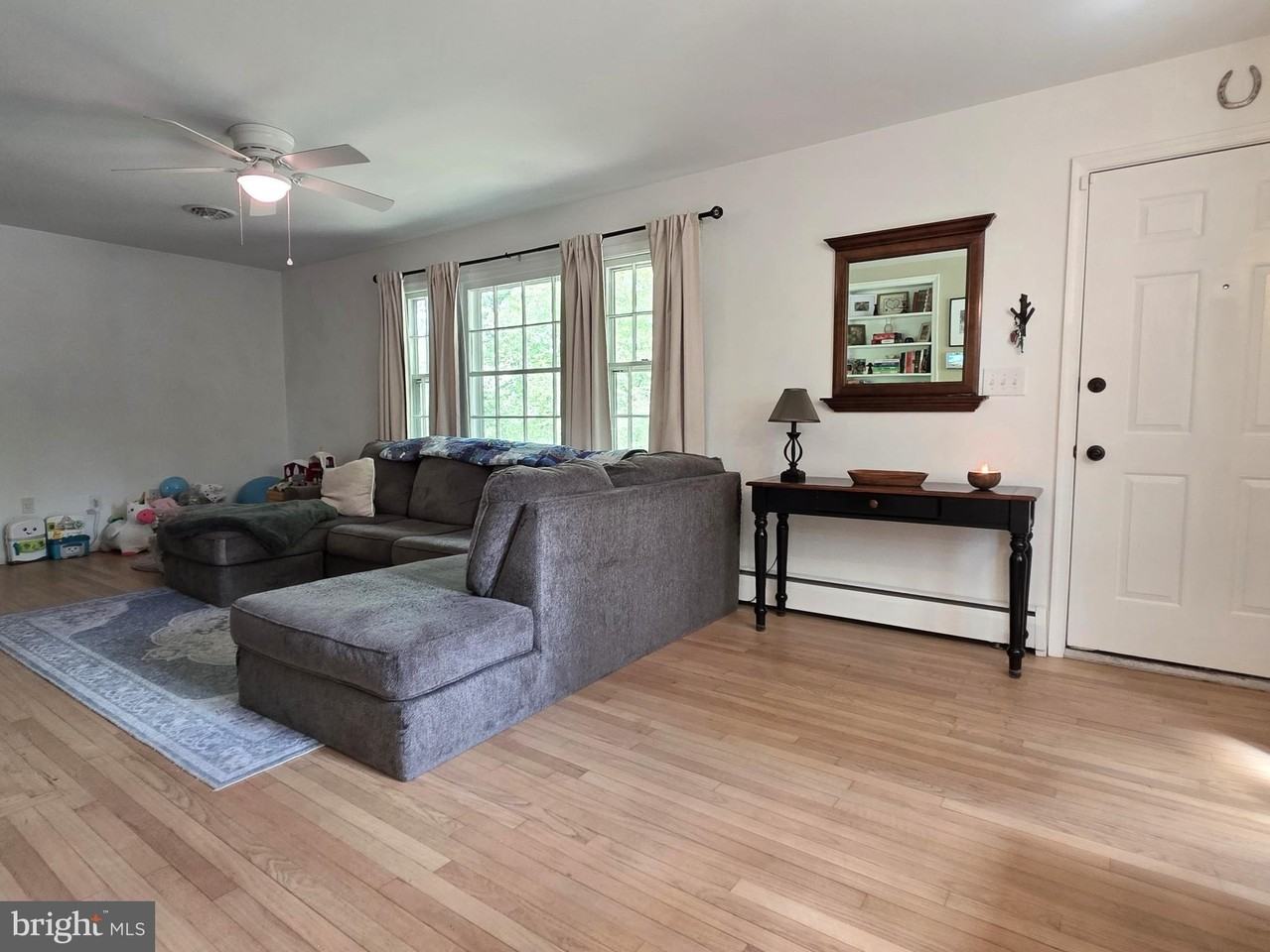 4 Carolee Dr - Photo 6 of 27