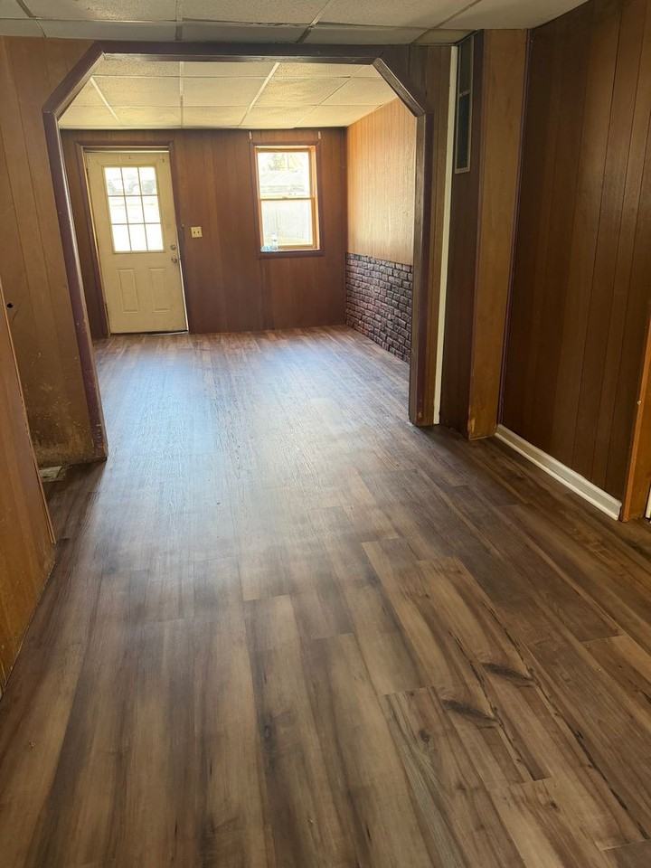 564 Salem Ave - Photo 3 of 12