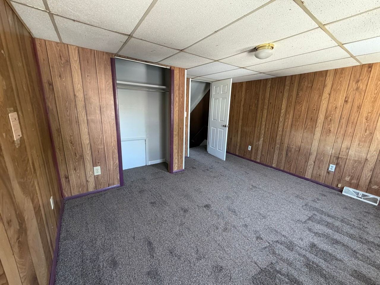 564 Salem Ave - Photo 6 of 12