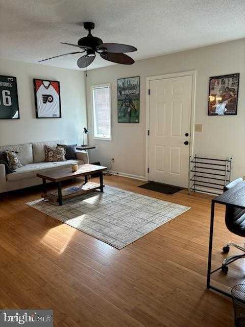 636 Hammond Dr - Photo 3 of 7