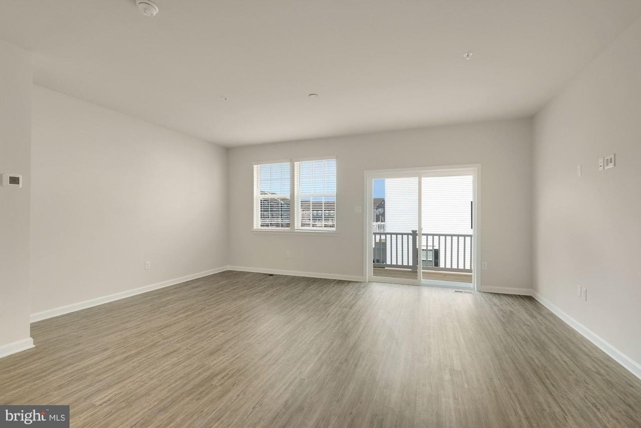 7064 Delegate Pl - Photo 4 of 23