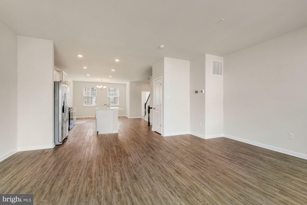 7064 Delegate Pl - Photo 5 of 23