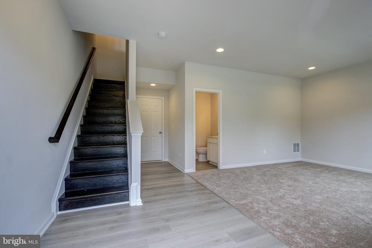 14217 Travilah Rd - Photo 4 of 48