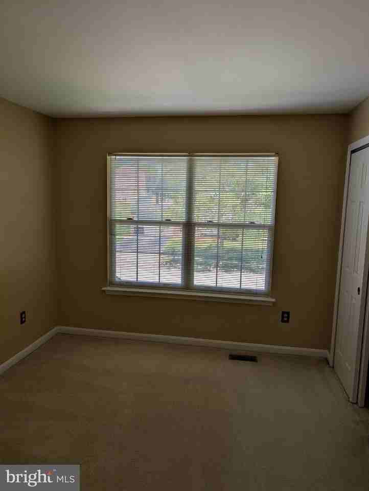 4411 Sutherland Cir - Photo 3 of 18