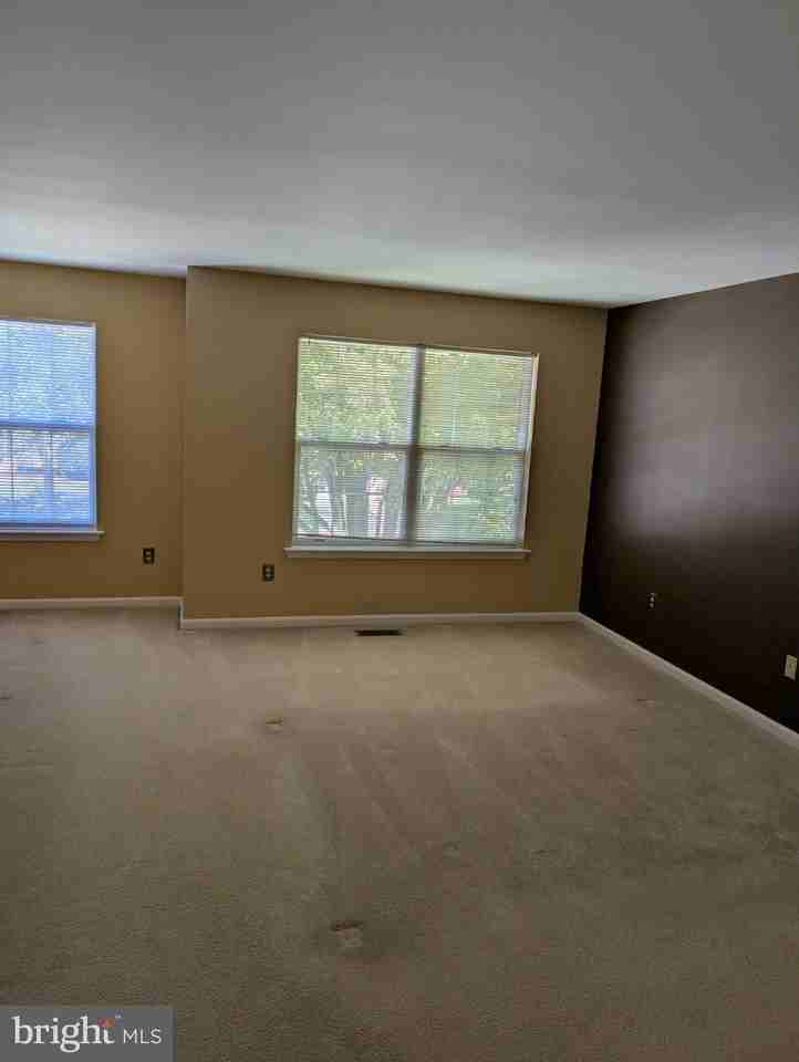 4411 Sutherland Cir - Photo 4 of 18