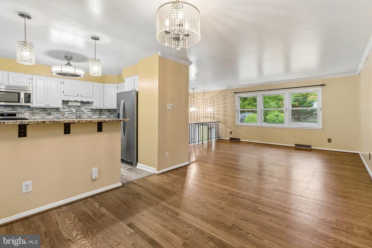 13104 Clarion Ct - Photo 3 of 26