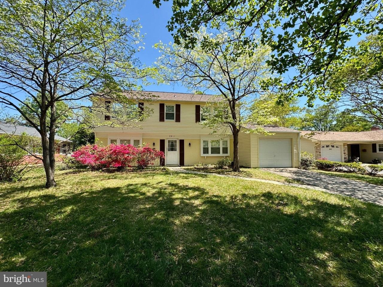 2911 Tallow Ln - Photo 2 of 36