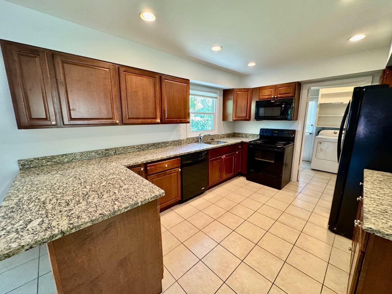 2911 Tallow Ln - Photo 3 of 36