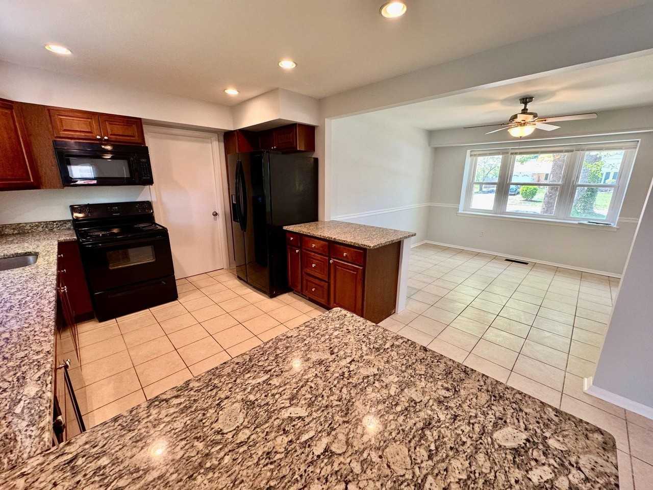 2911 Tallow Ln - Photo 6 of 36