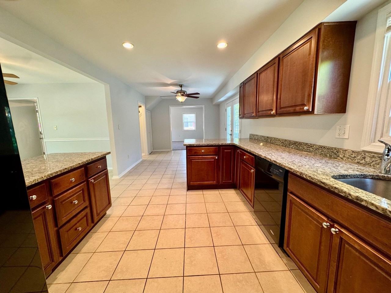 2911 Tallow Ln - Photo 7 of 36