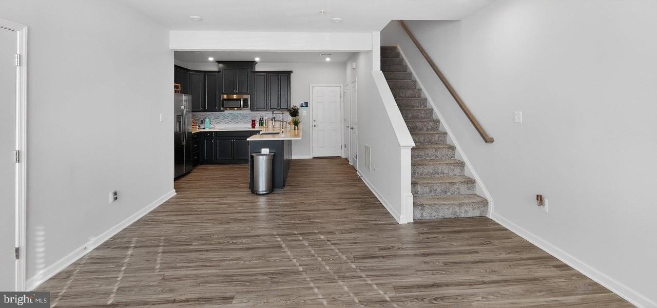 10570 Sally Ride Ln - Photo 4 of 32