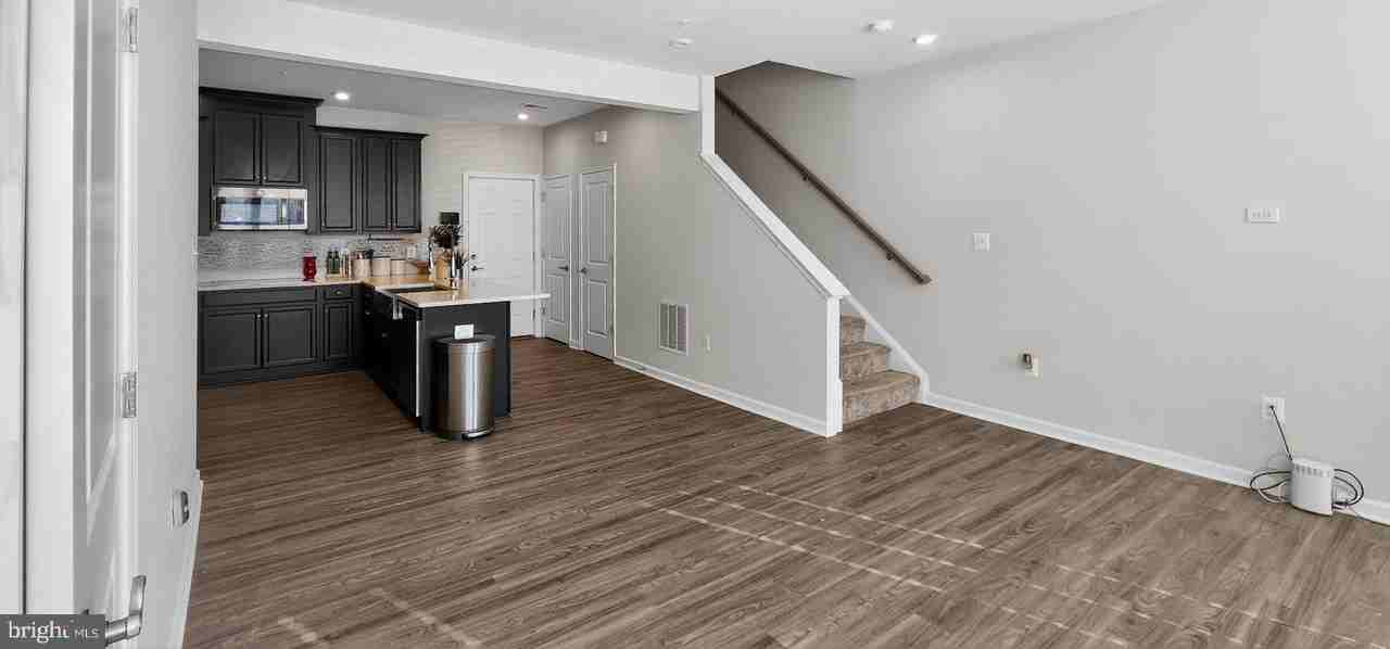 10570 Sally Ride Ln - Photo 5 of 32