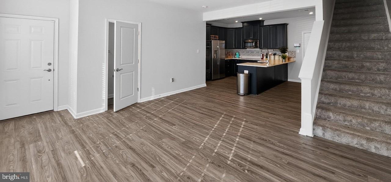 10570 Sally Ride Ln - Photo 6 of 32