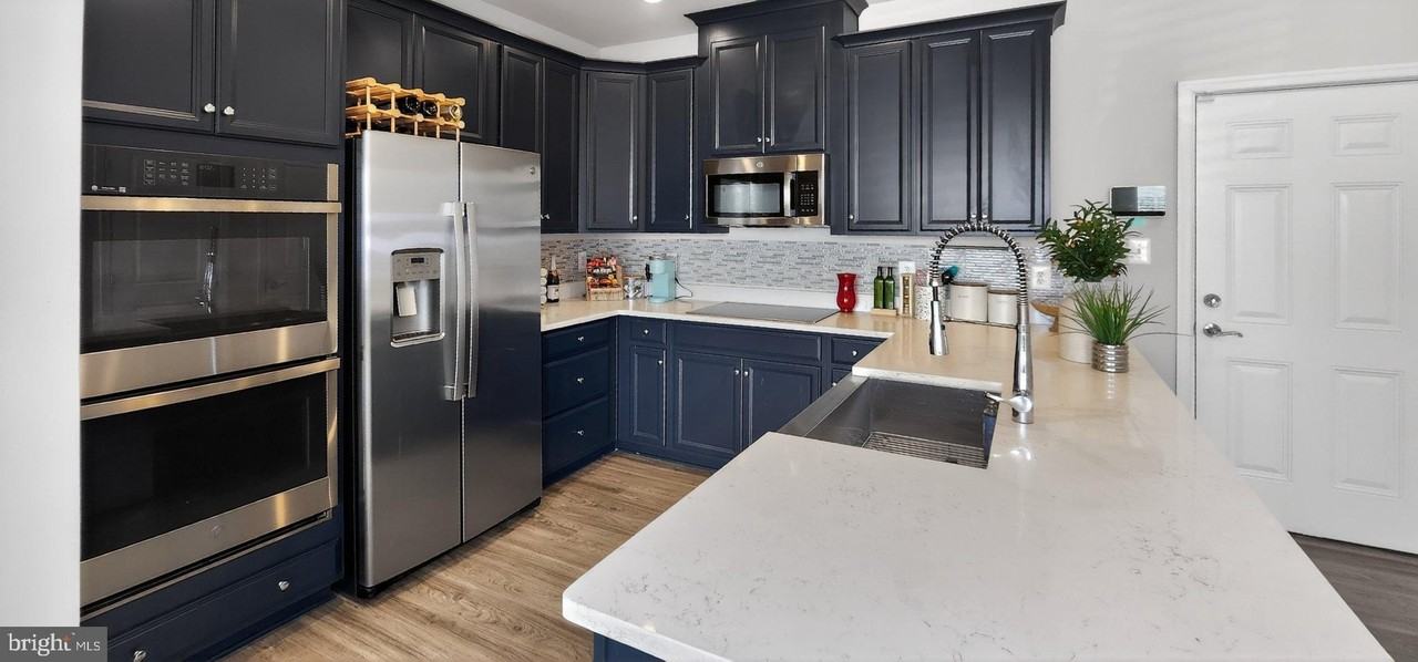 10570 Sally Ride Ln - Photo 7 of 32