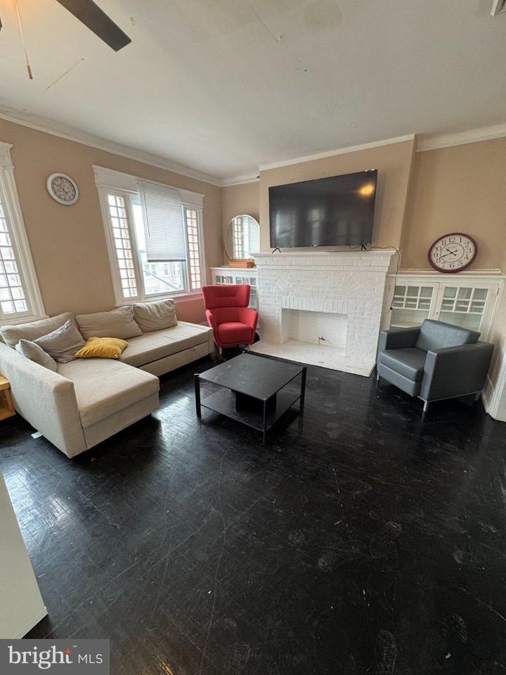 3809 VENTOR Avenue #6 - Photo 2 of 17