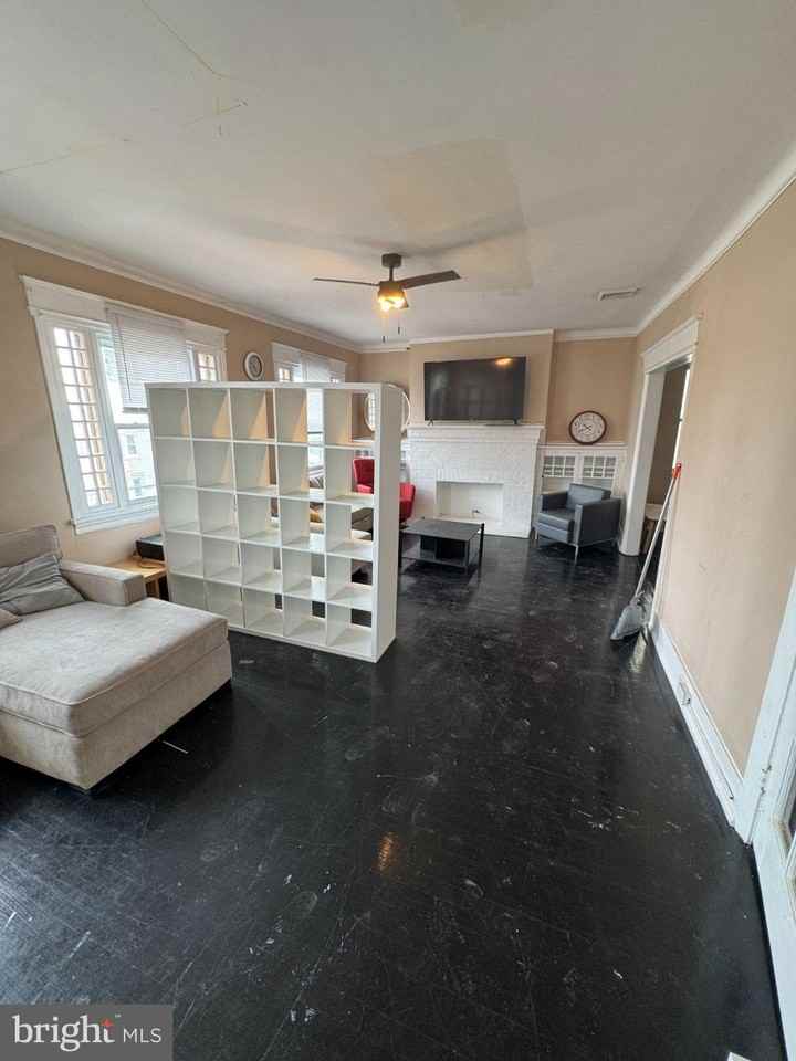 3809 VENTOR Avenue #6 - Photo 3 of 17