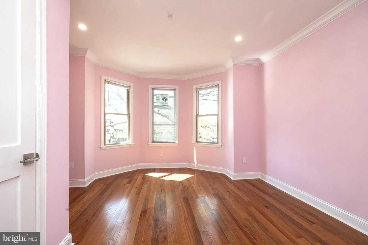 693 Haddon Ave - Photo 2 of 16