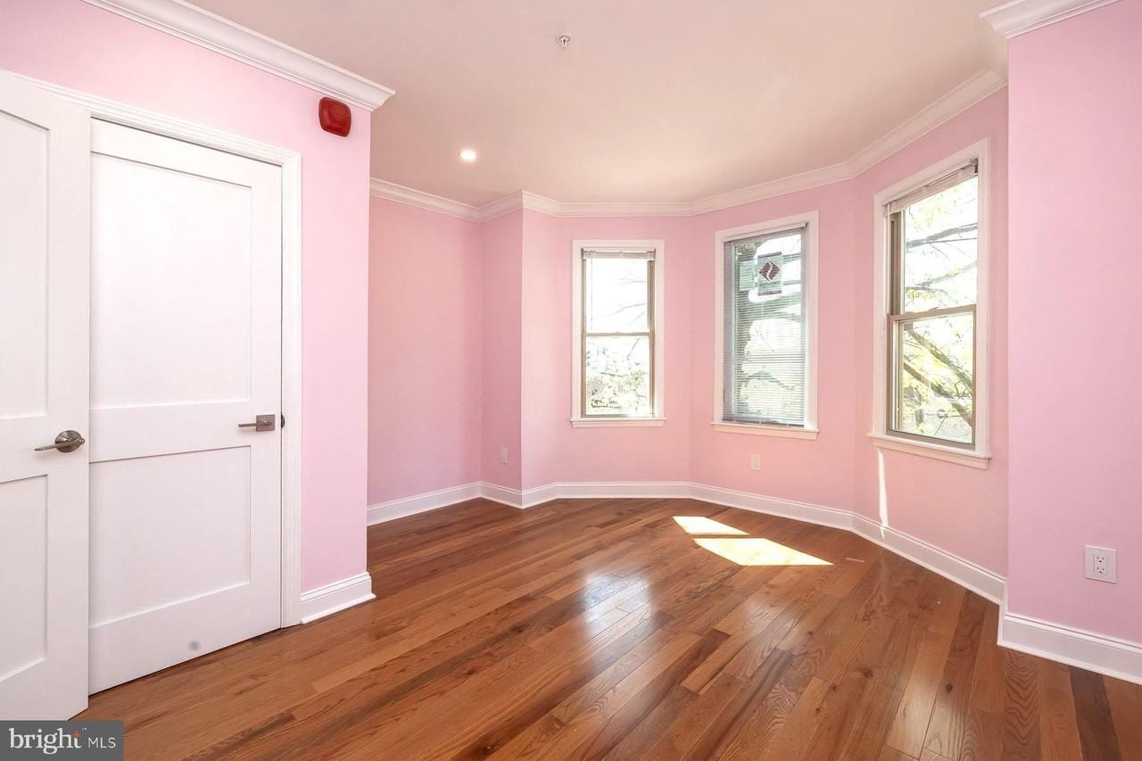 693 Haddon Ave - Photo 3 of 16