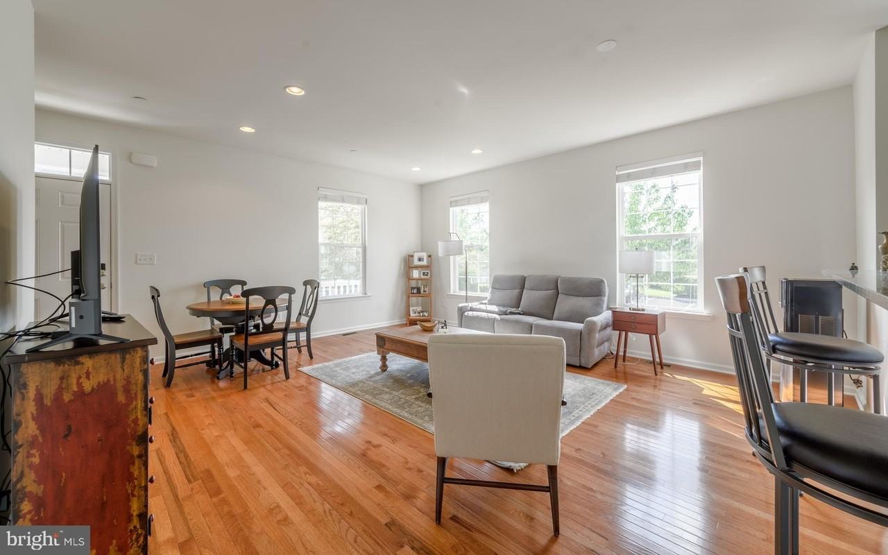 310 Katie Ln - Photo 3 of 26