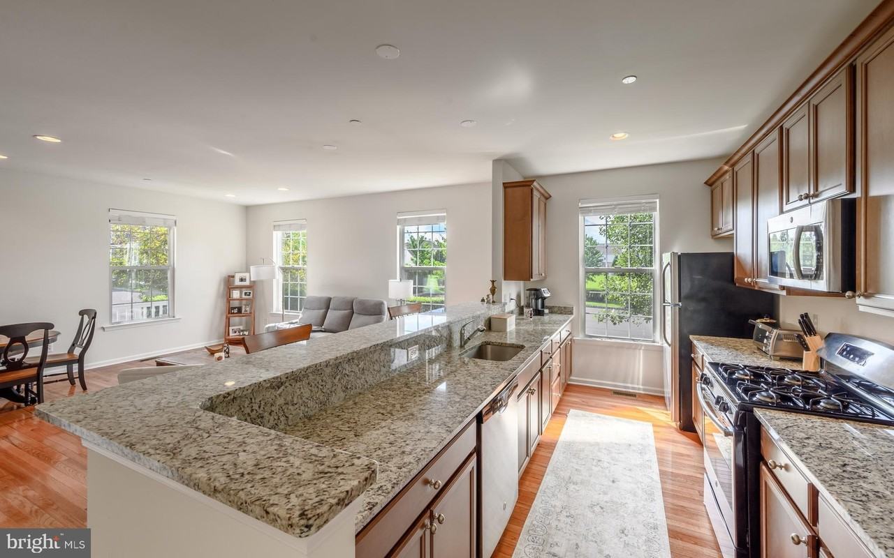 310 Katie Ln - Photo 6 of 26