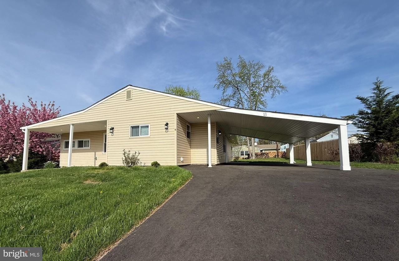 11 Barberry Ln - Photo 2 of 21