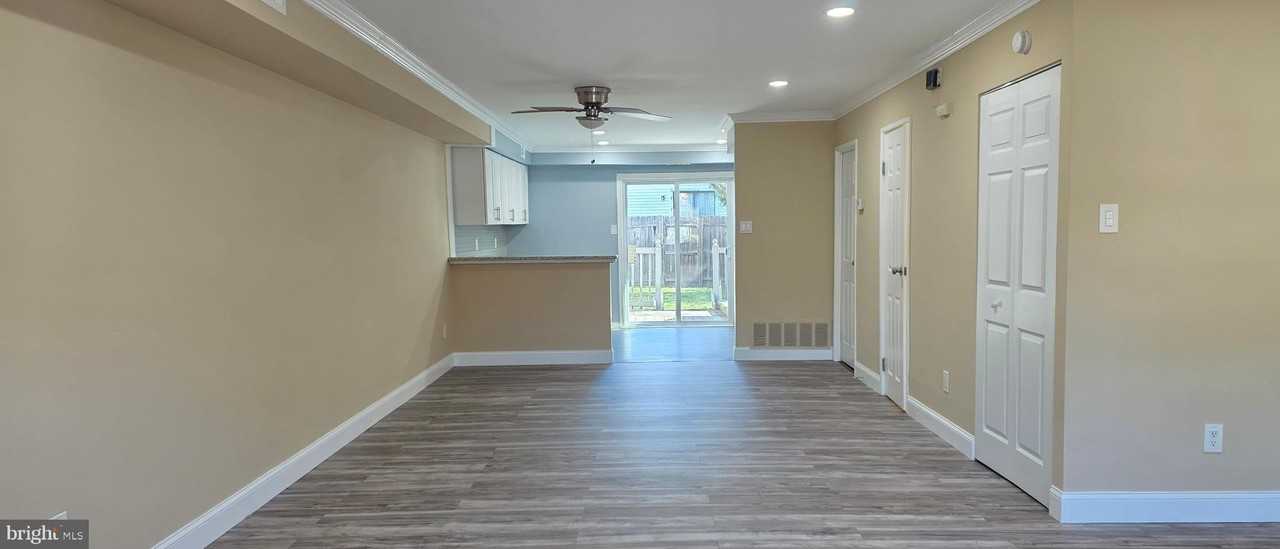 1387 Abbey Way - Photo 3 of 11