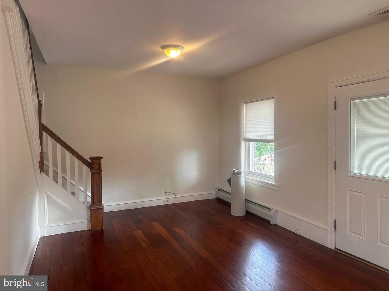 229 Iona Ave - Photo 4 of 15