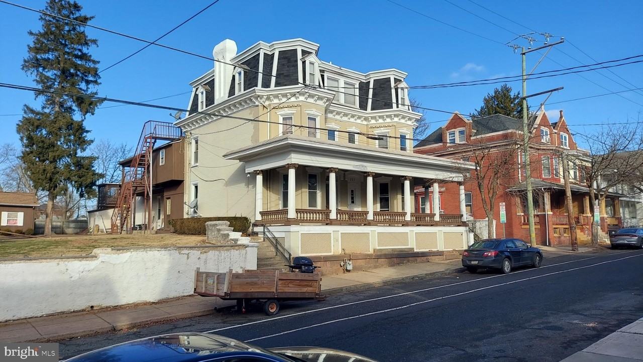 261 N York St #5