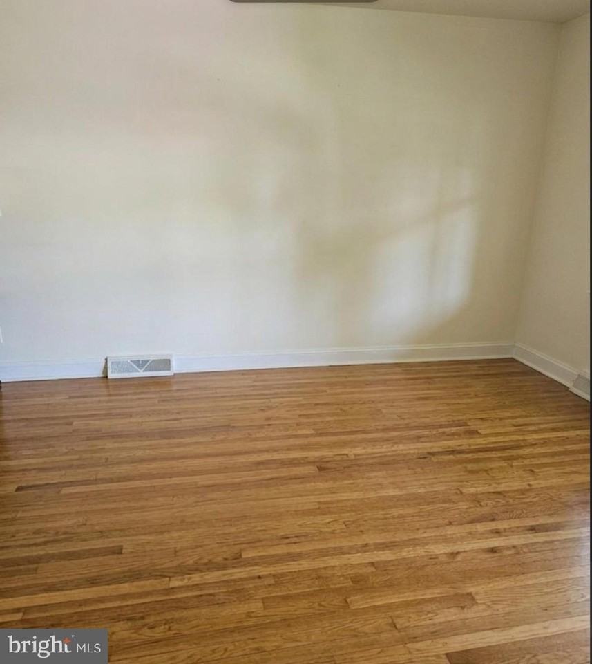 7528 Overbrook Ave - Photo 4 of 17