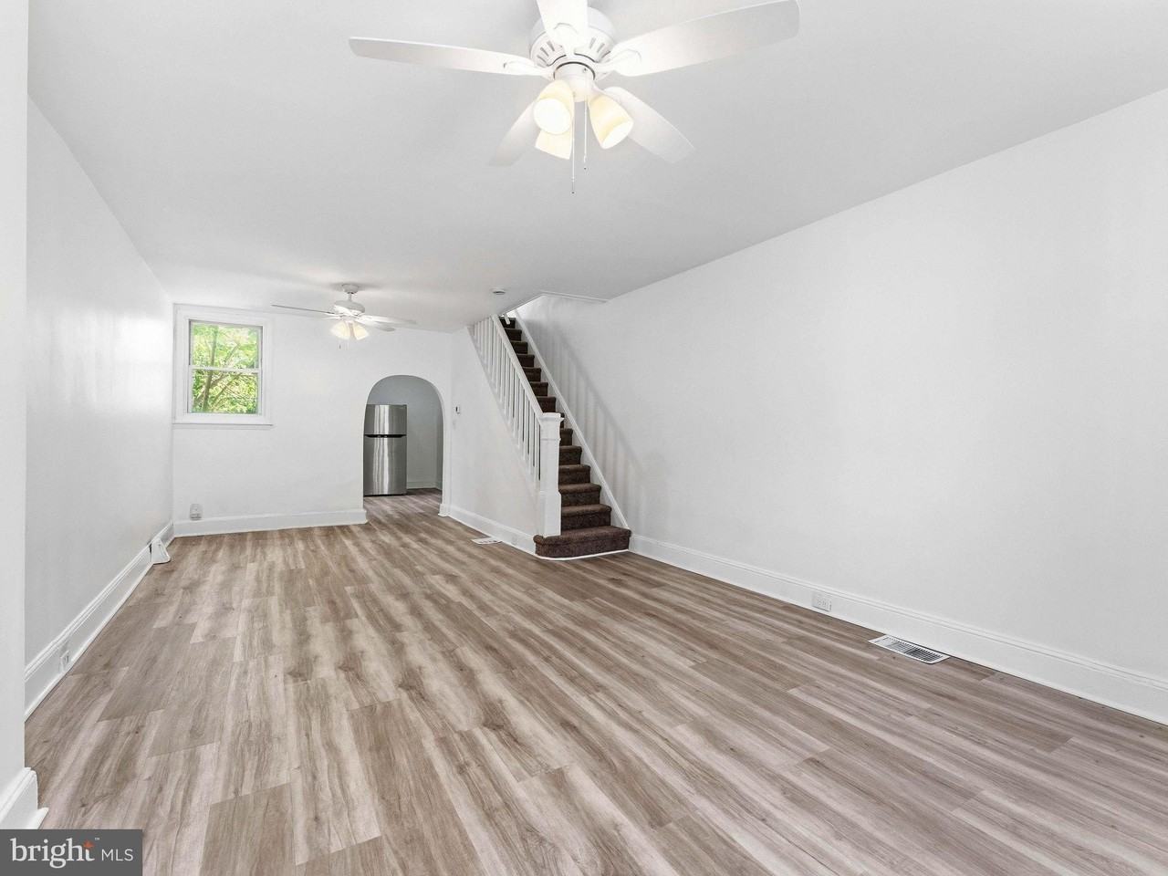 1831 E Clementine St - Photo 5 of 25