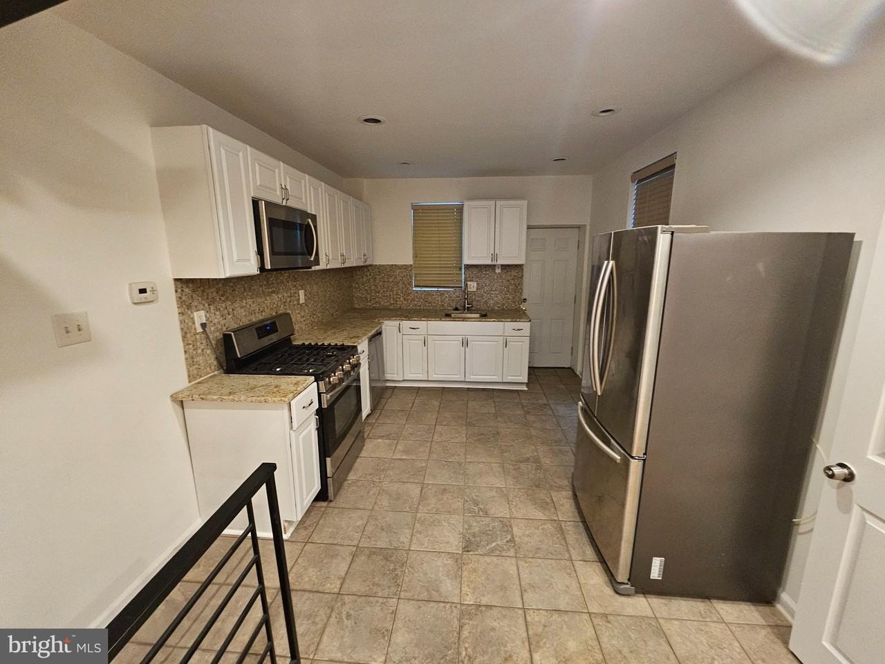 3025 Redner St - Photo 3 of 15