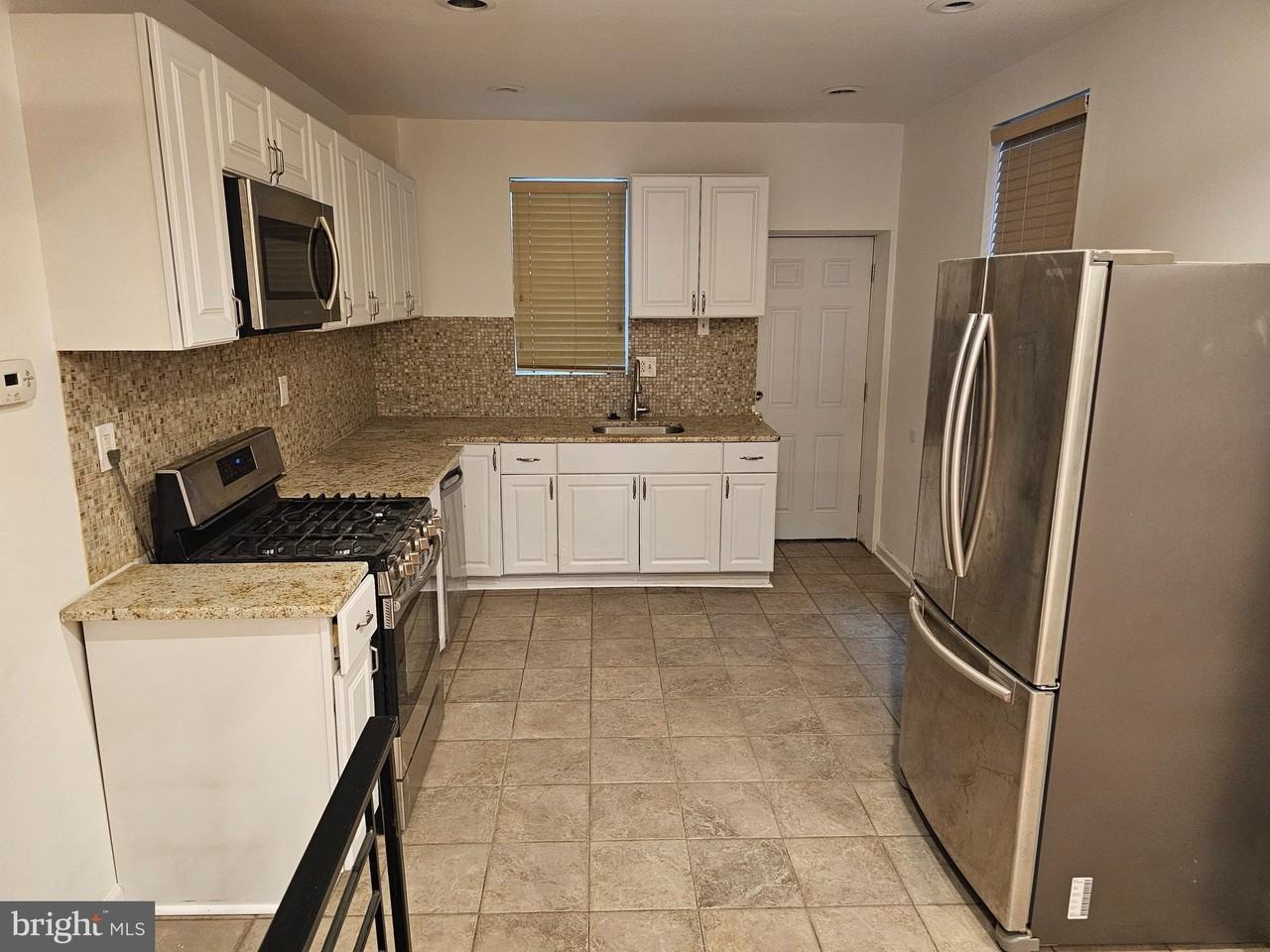 3025 Redner St - Photo 4 of 15