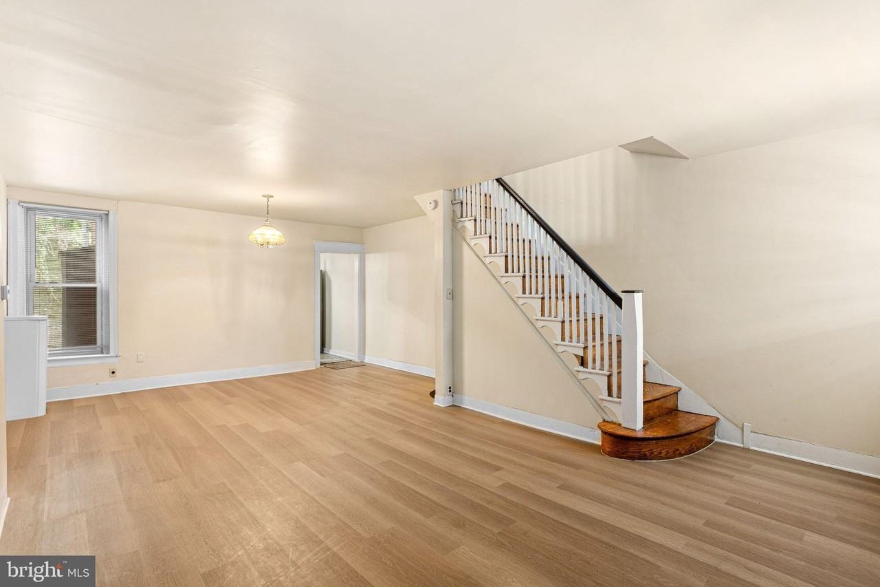 610 E Stafford St - Photo 2 of 12