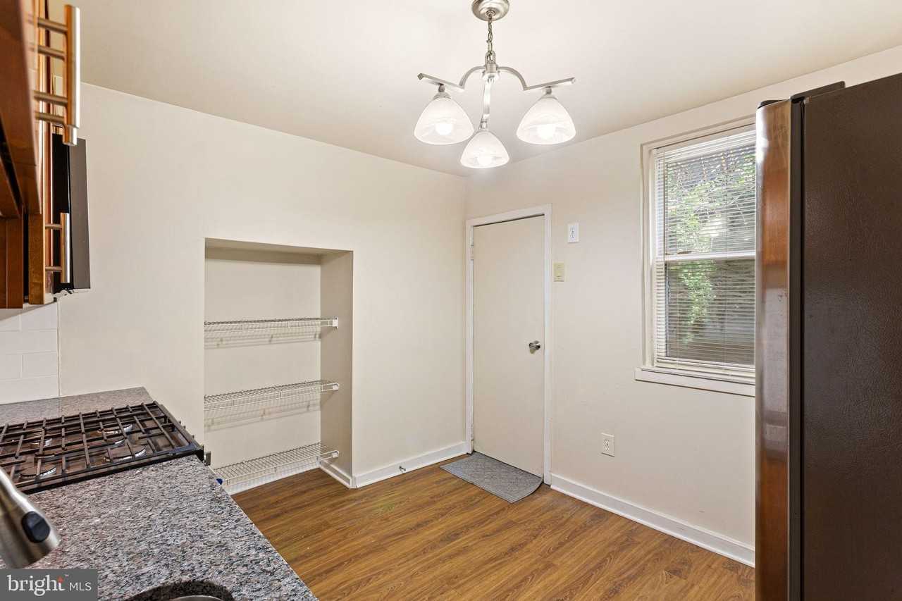 610 E Stafford St - Photo 4 of 12